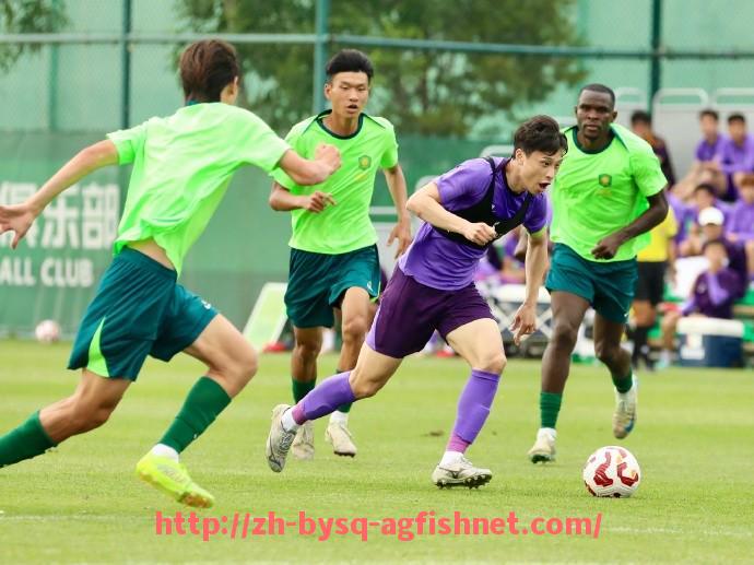 AG捕鱼王官网-德甲球员毕业照合影合集：成长记忆与赛季回顾